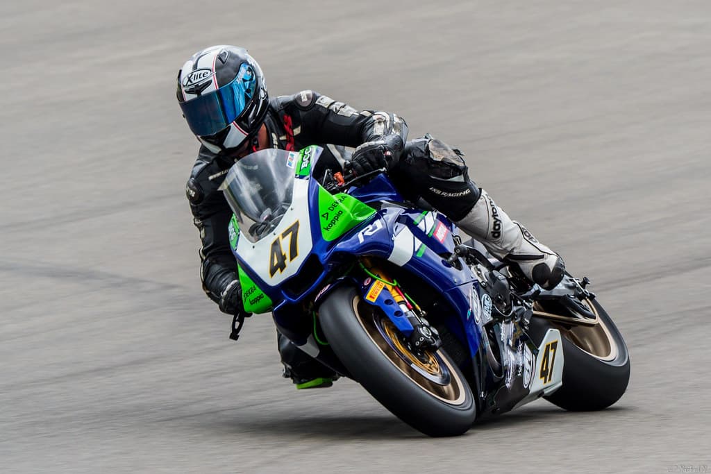 Moto de pista preparada para corrida